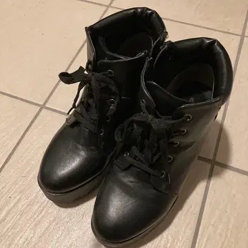 새상품급 블랙 통굽 부츠 사이드 지퍼 포함