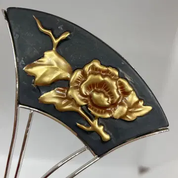 122102 금공 블랙에 금 장미 바치 헤어콤