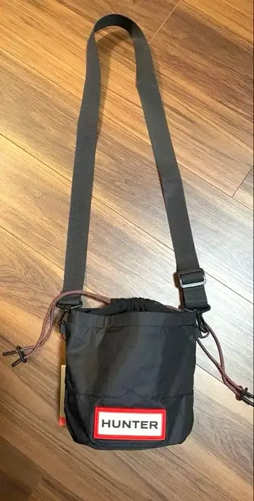택 포함 새상품 HUNTER 복조리형 사선 크로스 파우치 백