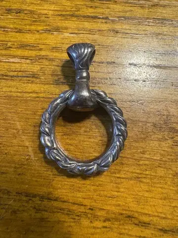 금속제 로프형 장식 반지 펜던트