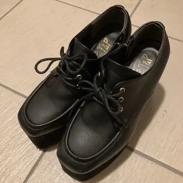 새상품급 블랙 통굽 레이스업 신발