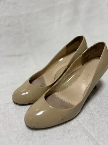 PHYTHM 베이지 펌프스 힐 7cm