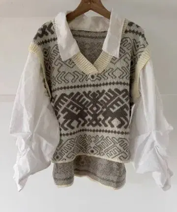 기하학 패턴 니트 베스트 V넥