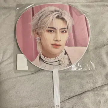 ZB1 제베원 리키 팬콘 부채 유라유라