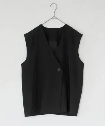 안리안 V넥 베스트 블랙