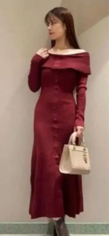 오프숄더 버건디 니트 원피스