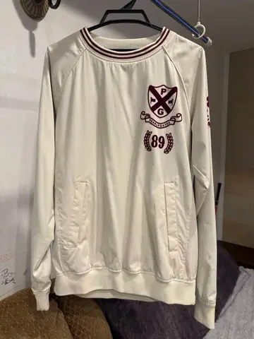 파리게이츠 사이즈 5 거의 입지 않아서 비교적 깨끗합니다