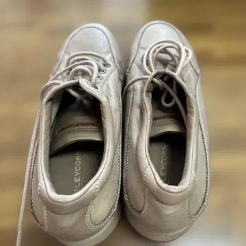 Barleycorn 베이지 가죽 스니커즈