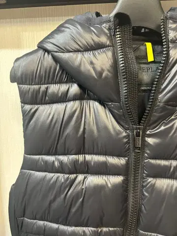 [컨디션 최상] REPLAY 다운 베스트 블랙 S 사이즈