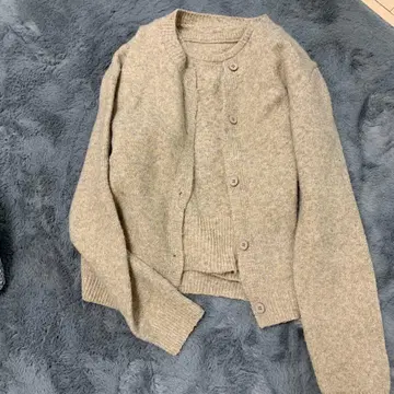 basementonline 베이지 계열 긴팔 가디건 스웨터