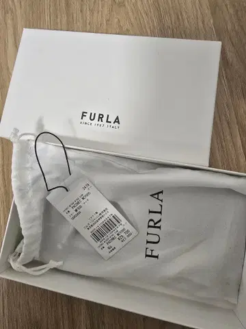 [미사용 새상품] FURLA 가죽 장지갑
