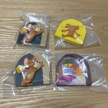 제리와 태피가 있는 집' 피규어