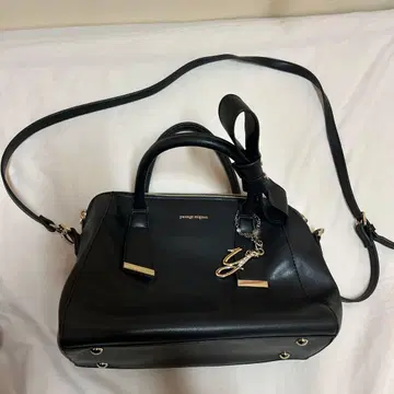 블랙 핸드백 숄더 스트랩 포함