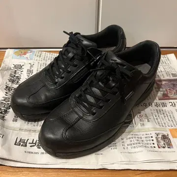 발 편한 블랙 스니커즈 미즈노