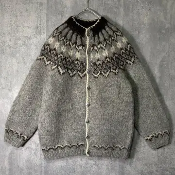 두툼한 니트 에콰도르 스타일 은색 버튼 네이티브 무늬 그레이