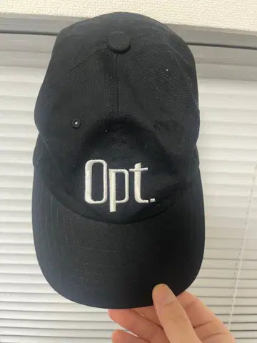 OPTSTUFF 로고 캡