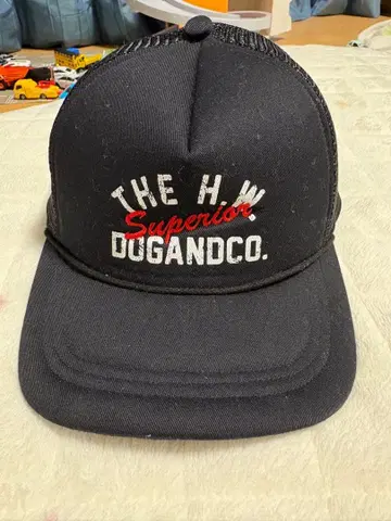 THE H.W. DOG&CO. 블랙 트래커 캡