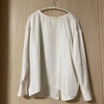 [ 새상품급 ] qualite 칼리테 블라우스 화이트 화이트 긴팔