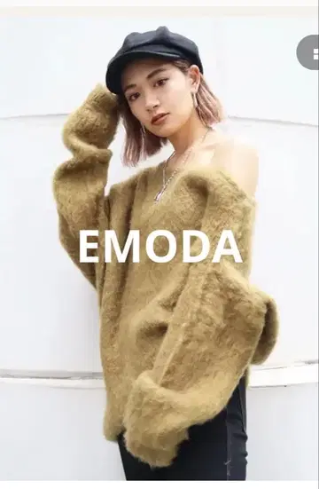 새상품 EMODA 라이트 모헤어 니트 원숄더