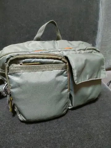카키 바디백 나일론제
