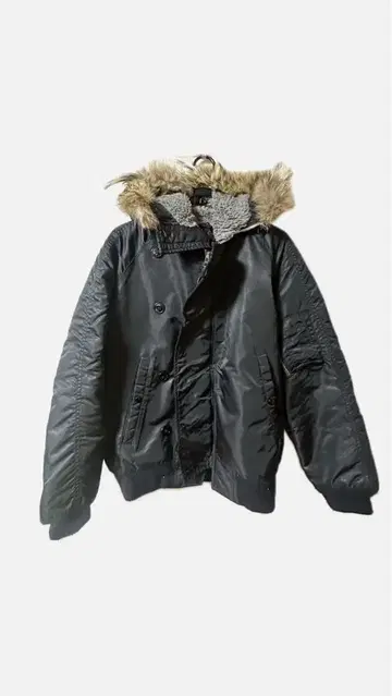 퍼 달린 블랙 MA-1 자켓