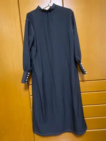 에시카 스탠드 카라 원피스 싸개 단추 블랙 M 사이즈