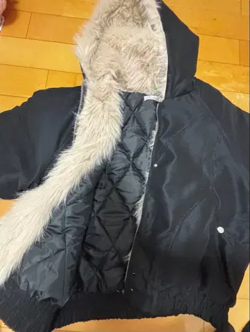 가격 인하 가능합니다! 퍼 달린 후드 블랙 자켓