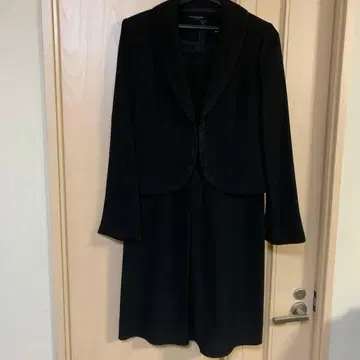 MARIKO KOHGA 블랙 원피스 수트 (자켓 포함)