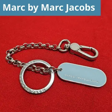 마크제이콥스 키링 키링 참 로고 플레이트