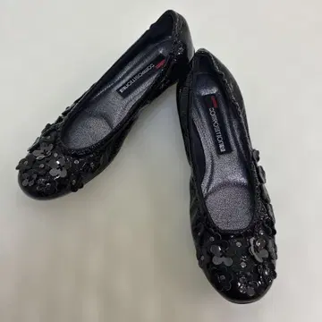 [ 새상품급 ] 컴포지션9 플라워 꽃 에나멜 펌프스 블랙