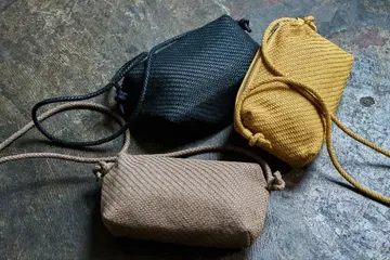 새상품 REN 시프 메쉬 배럴 숄더백 마론 베이지