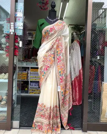 크림색 자수 리 태슬 포함