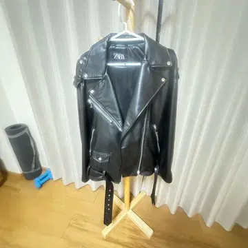 ZARA 블랙 가죽 라이더 자켓