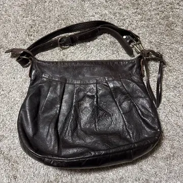 russet 다크 브라운 가죽 숄더백