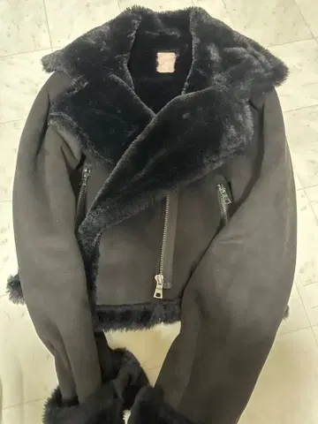 블랙 무스탕 자켓