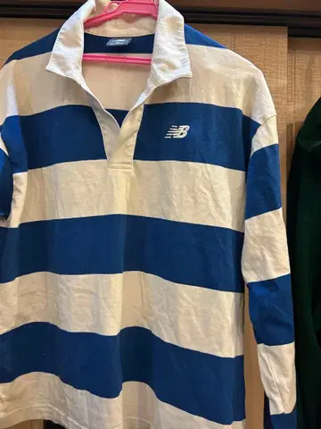 뉴발란스 라거 셔츠 피케 셔츠 파랑과 하얀색 스트라이프