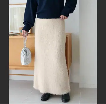 [ 새상품 택 포함 ] 디스코트 페더얀 내로우 스커트