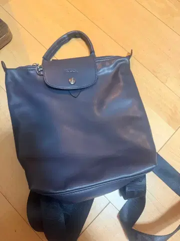 다크 블루 핸들 백팩