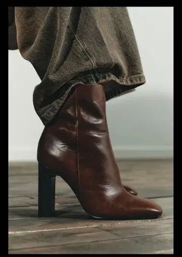 브라운 가죽 앵클부츠 하이힐
