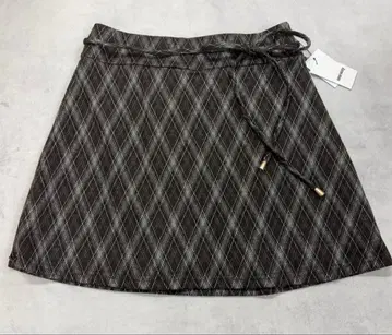 one way 사이드 슬릿 사다리꼴 스커트