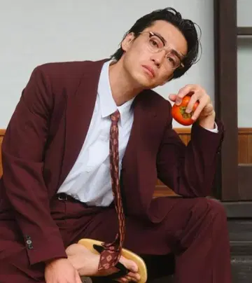 kearny keith (black x gold) 서몬트