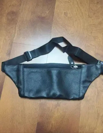 가죽 바디백 블랙