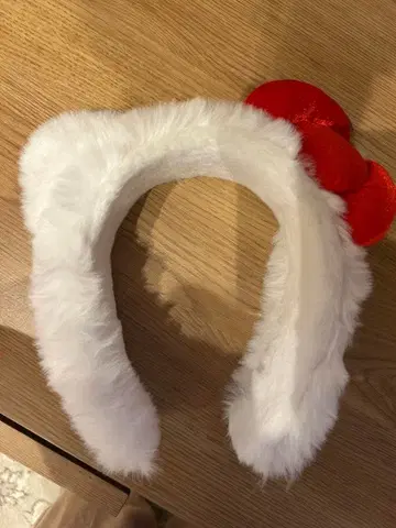 HELLO KITTY 퍼 귀 달린 머리띠
