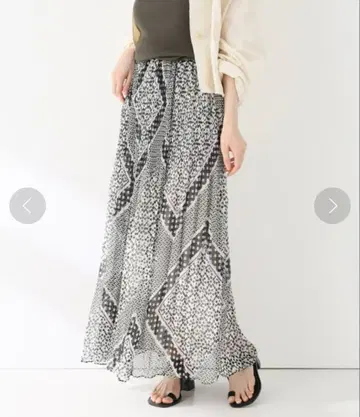 미사용 새상품 Spick & Span 스카프 프린트 페이드 플리츠 스커트