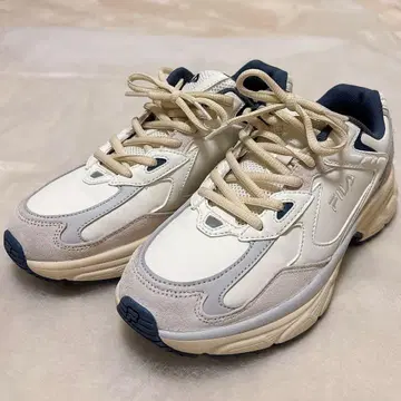 FILA 화이트/네이비 스니커즈