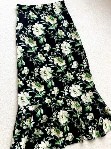 Noble 노블 플라워 프린트 헴 플레어 스커트