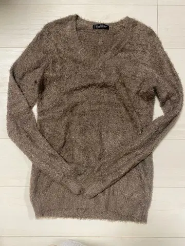 토네이도 마트 니트 V넥 긴팔 M 사이즈