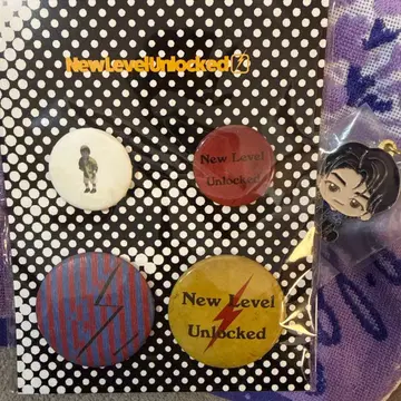 히로파 벌스데이 굿즈 캔뱃지 미세스 & 1번 복권 메탈 참 세트