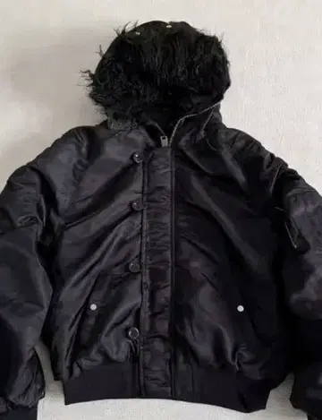 블랙 MA-1 자켓 (퍼 달린 후드)