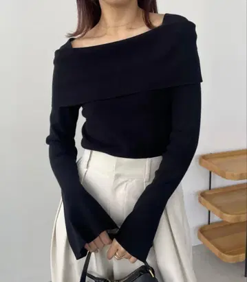 CAPRICIEUX LE'MAGE 오프숄더풍 스퀘어 니트 블랙